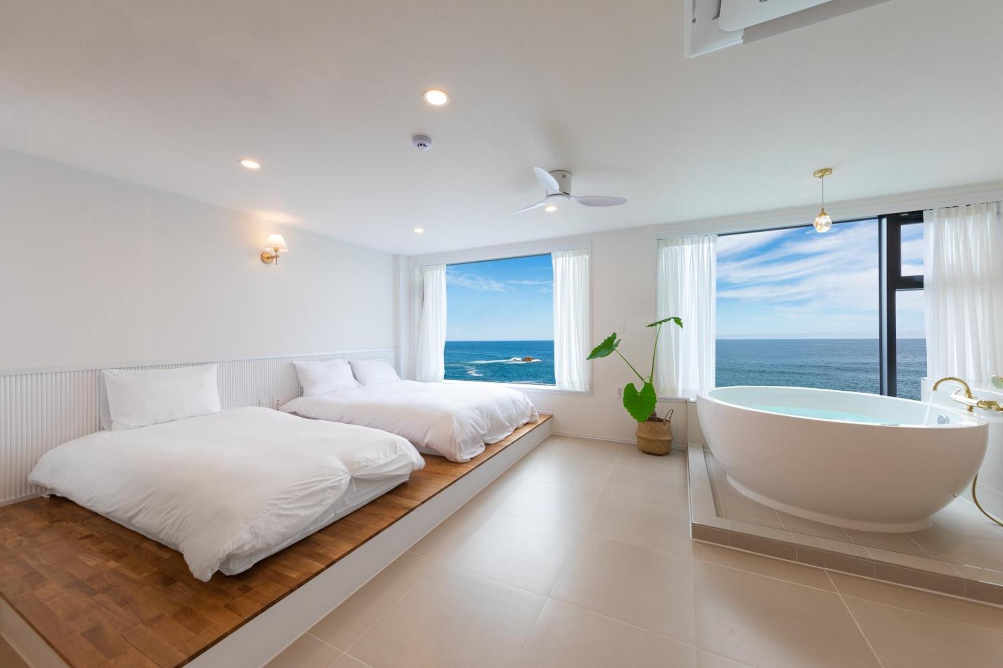 Gangneung Hue Pension Ocean View, Spa, Couple Rum bild